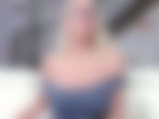 Fit Cougar's Live Sex Cam Show