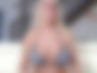 Live cam show with Fit Cougar - Bedroom MILF on Hubzter Live