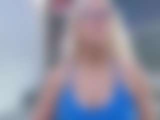 Live cam show with Fit Cougar - Spank Mature on Dolls Live