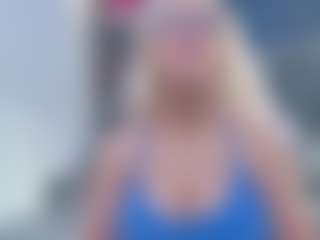 Live cam show with Fit Cougar - Granny Lovense on Latina Girls