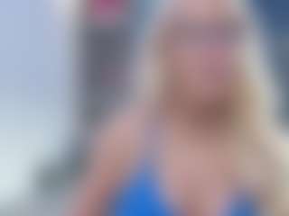 Fit Cougar's Live Sex Cam Show