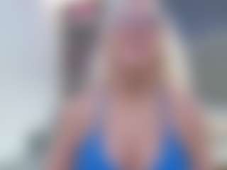 Fit Cougar's Live Sex Cam Show