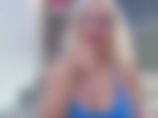 Fit Cougar's Live Sex Cam Show