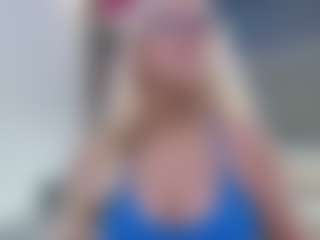 Fit Cougar's Live Sex Cam Show
