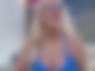 Fit Cougar's Live Sex Cam Show