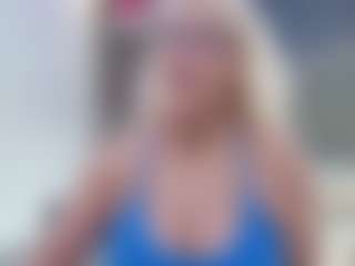 Live cam show with Fit Cougar - Mature on xfollow cams