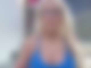 Fit Cougar's Live Sex Cam Show