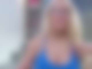 Fit Cougar's Live Sex Cam Show