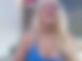 Fit Cougar's Live Sex Cam Show