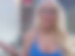 Fit Cougar's Live Sex Cam Show