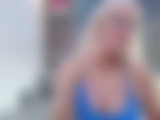 Fit Cougar's Live Sex Cam Show