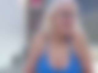 Live cam show with Fit Cougar - Strip Mature on sexytreat.net