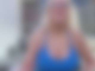 Fit Cougar's Live Sex Cam Show