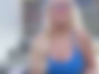 Live cam show with Fit Cougar - Athletic on xDating