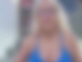Live cam show with Fit Cougar - Athletic on PervPlay.com