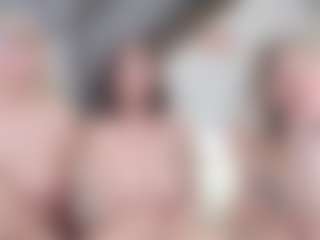 Fit Cougar's Live Sex Cam Show