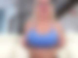 Fit Cougar's Live Sex Cam Show
