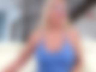 Fit Cougar's Live Sex Cam Show