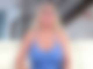 Fit Cougar's Live Sex Cam Show