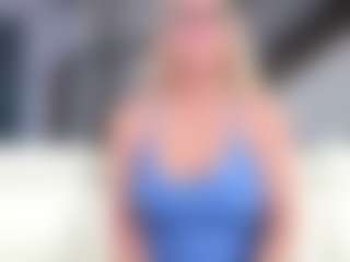 Fit Cougar's Live Sex Cam Show