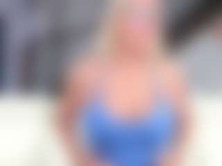 Fit Cougar's Live Sex Cam Show