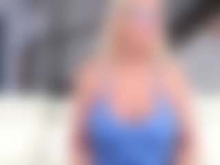 Fit Cougar's Live Sex Cam Show