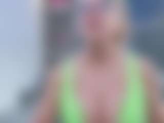 Fit Cougar's Live Sex Cam Show