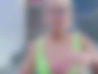 Fit Cougar's Live Sex Cam Show