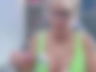 Fit Cougar's Live Sex Cam Show