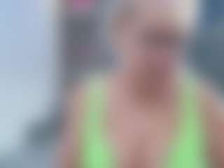 Fit Cougar's Live Sex Cam Show