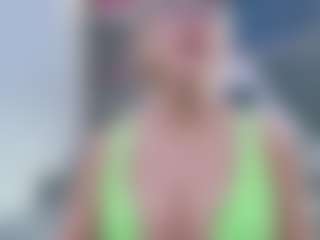 Fit Cougar's Live Sex Cam Show
