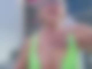 Fit Cougar's Live Sex Cam Show