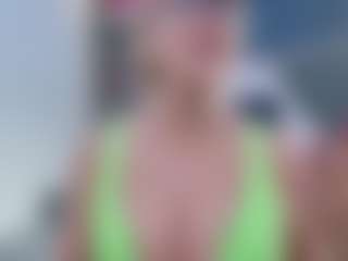 Fit Cougar's Live Sex Cam Show