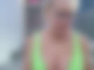 Fit Cougar's Live Sex Cam Show