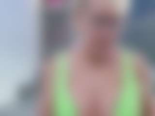 Fit Cougar's Live Sex Cam Show
