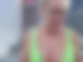 Fit Cougar's Live Sex Cam Show