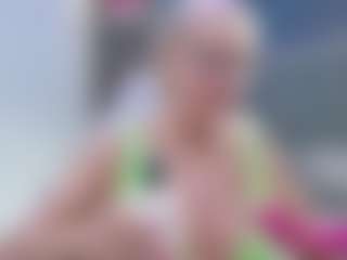 Fit Cougar's Live Sex Cam Show