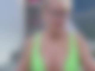 Fit Cougar's Live Sex Cam Show