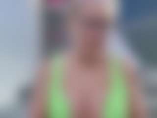 Fit Cougar's Live Sex Cam Show