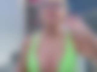 Fit Cougar's Live Sex Cam Show