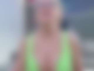 Fit Cougar's Live Sex Cam Show