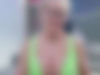 Fit Cougar's Live Sex Cam Show