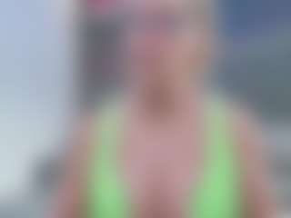 Fit Cougar's Live Sex Cam Show