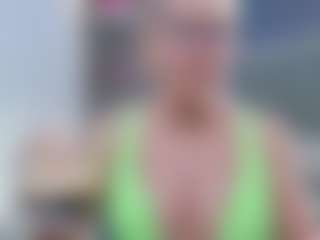 Fit Cougar's Live Sex Cam Show