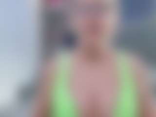 Fit Cougar's Live Sex Cam Show