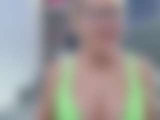 Fit Cougar's Live Sex Cam Show