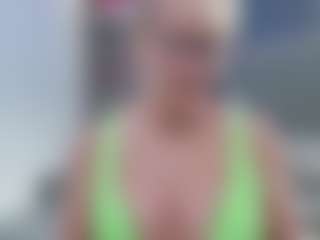 Fit Cougar's Live Sex Cam Show