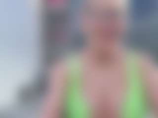 Fit Cougar's Live Sex Cam Show