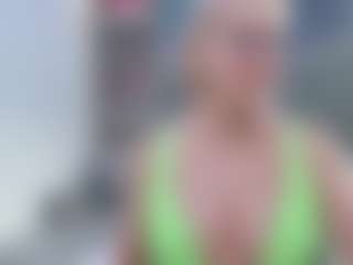 Fit Cougar's Live Sex Cam Show
