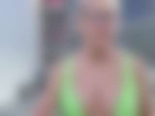 Fit Cougar's Live Sex Cam Show